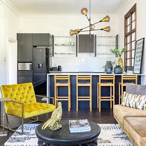 Secure & Central: With Views Of Table Mountain Apartment